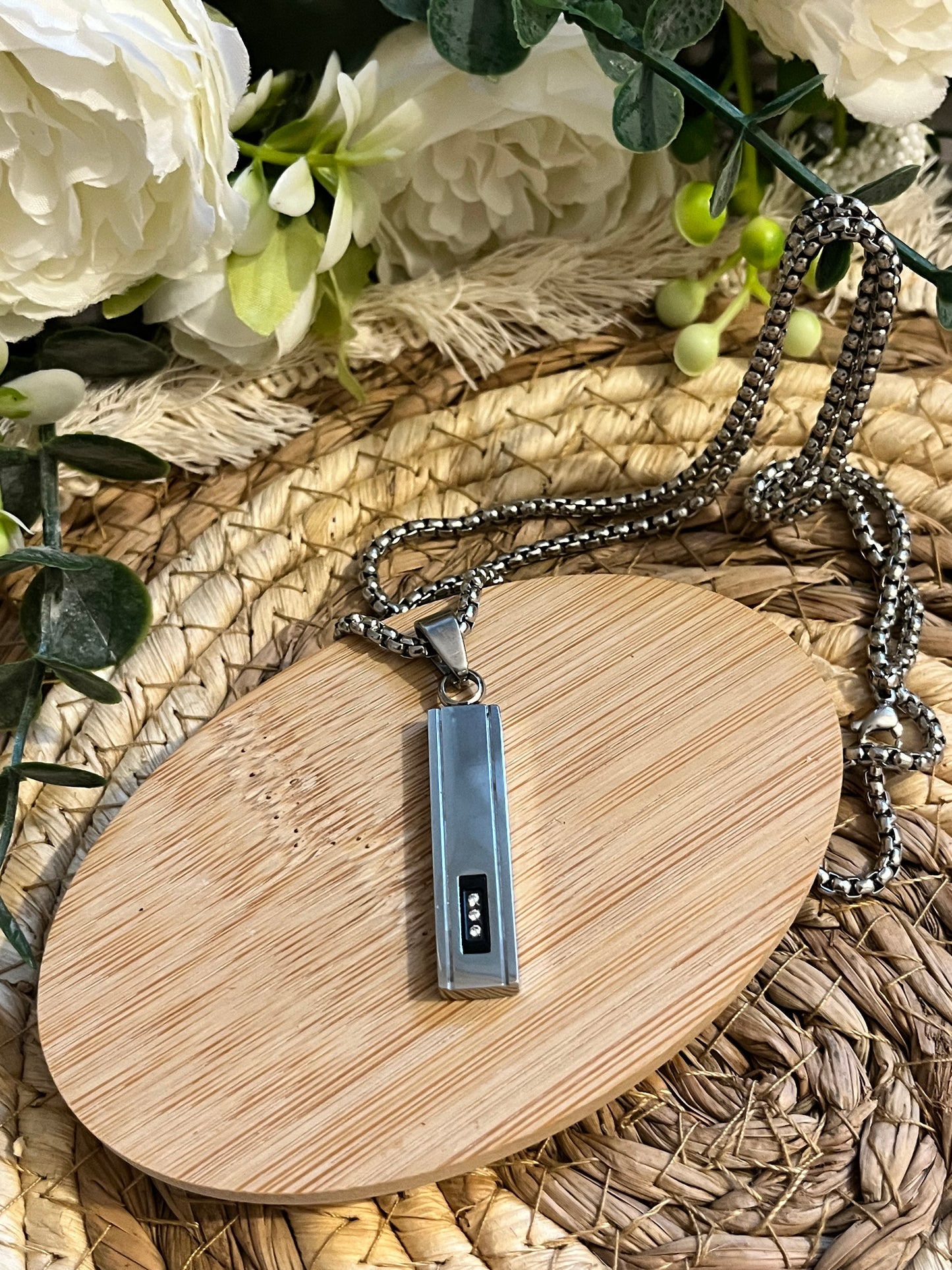 Collier Laki