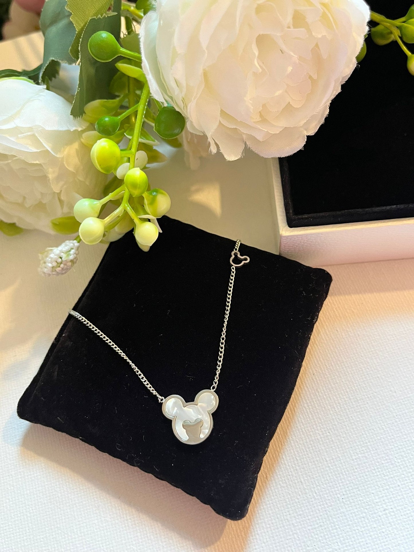 Collier Mickey B